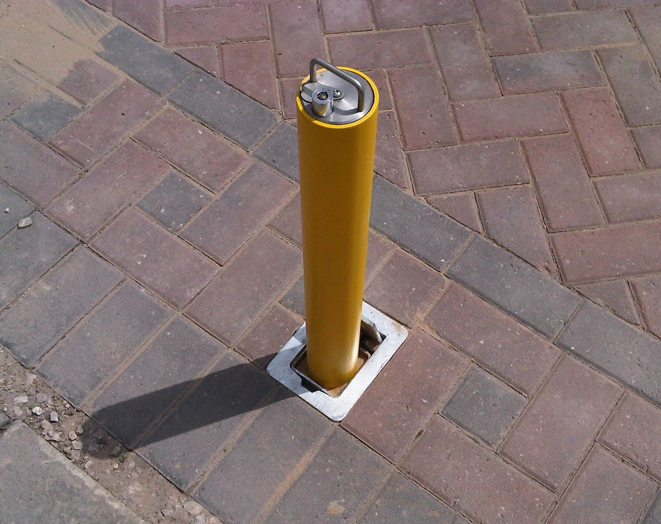 Ronin Retractable Bollard Range