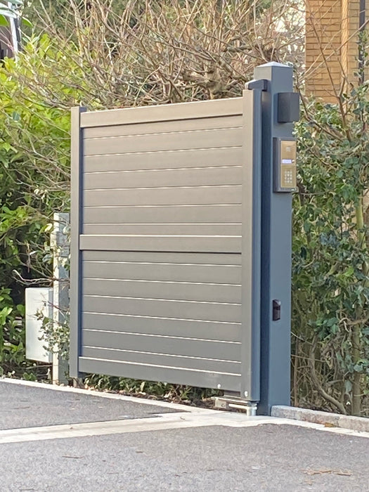 The Oxford - Aluminium double swing gate with horizontal solid infill - Flat top - Full Hinge Pack Included