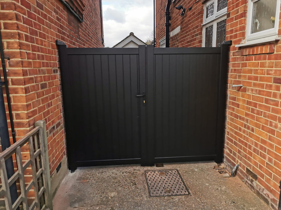 The Portobello - Aluminium double swing gate with vertical solid infill - Flat top - Full Hinge Pack Included